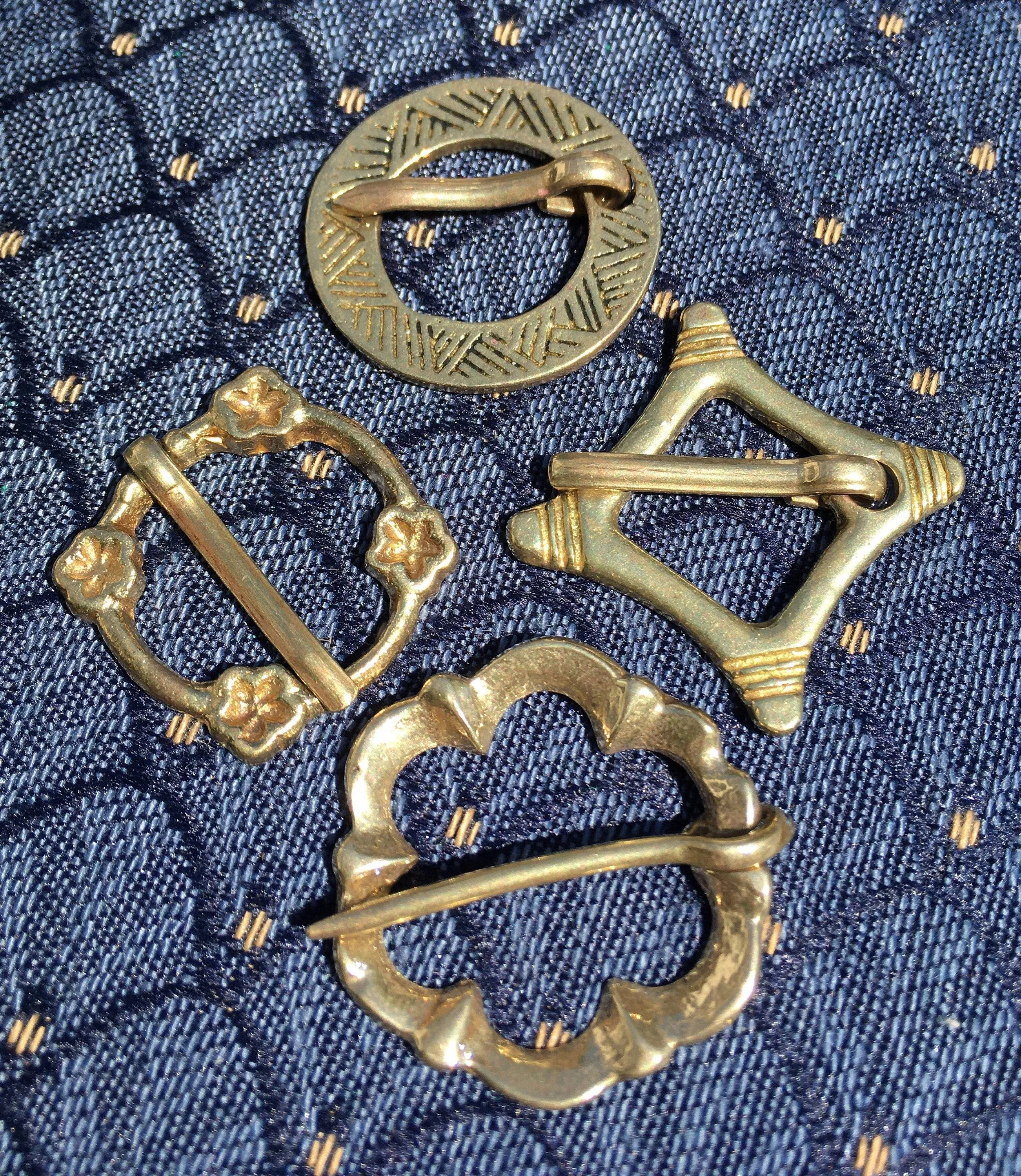 4 Flowers medieval brooch (set of 2)