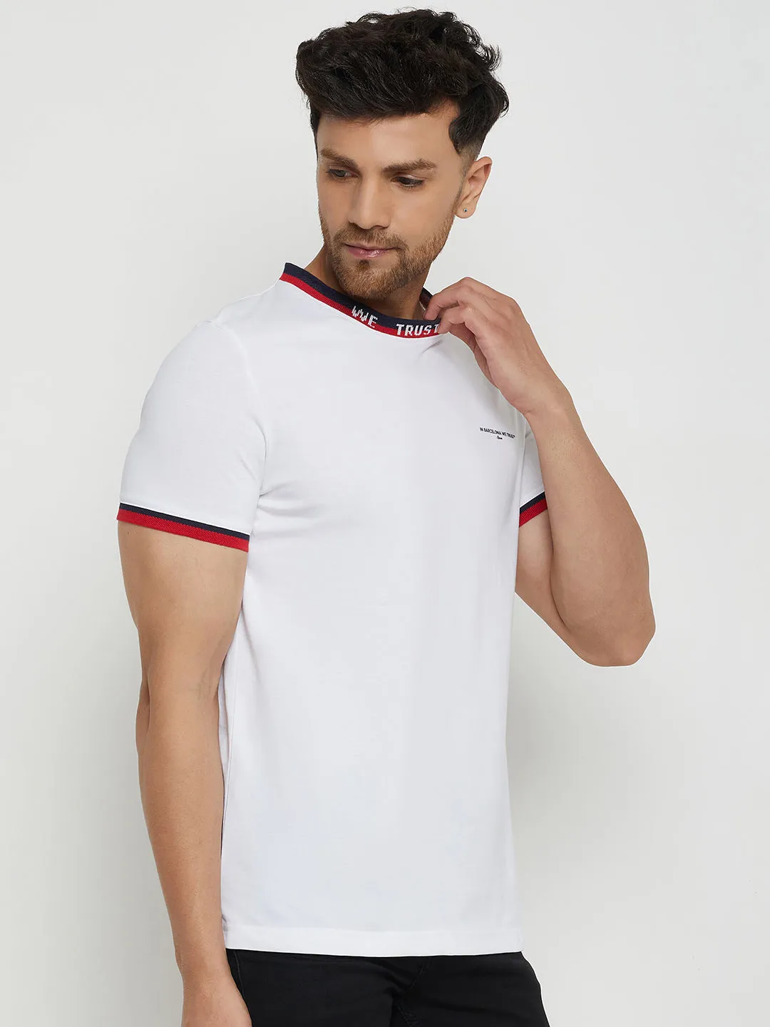 Camla Barcelona Men’S Red Detail Round Neck White T-Shirt