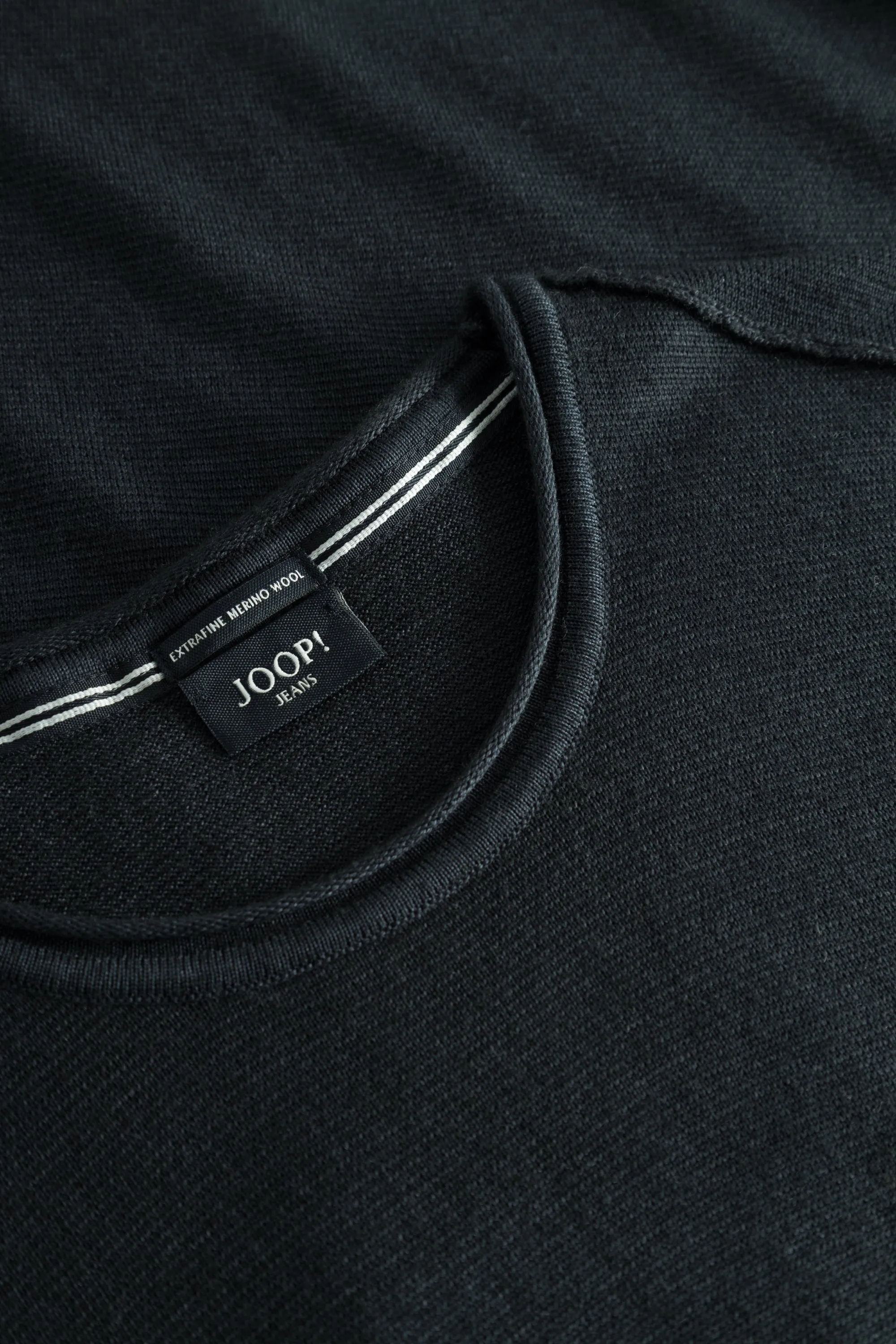 Lelios Merino Wool Pullover in Navy
