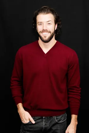 Mens Cashmere V-Neck Sweater - Dark Red