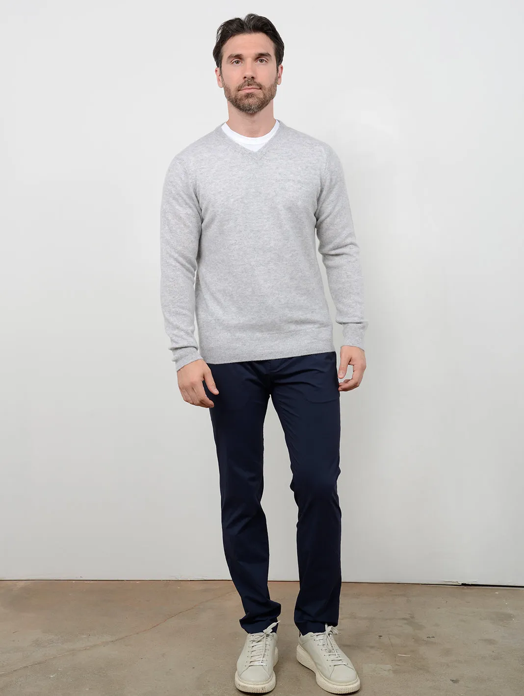 Nicholas Men's Cashmere V Neck