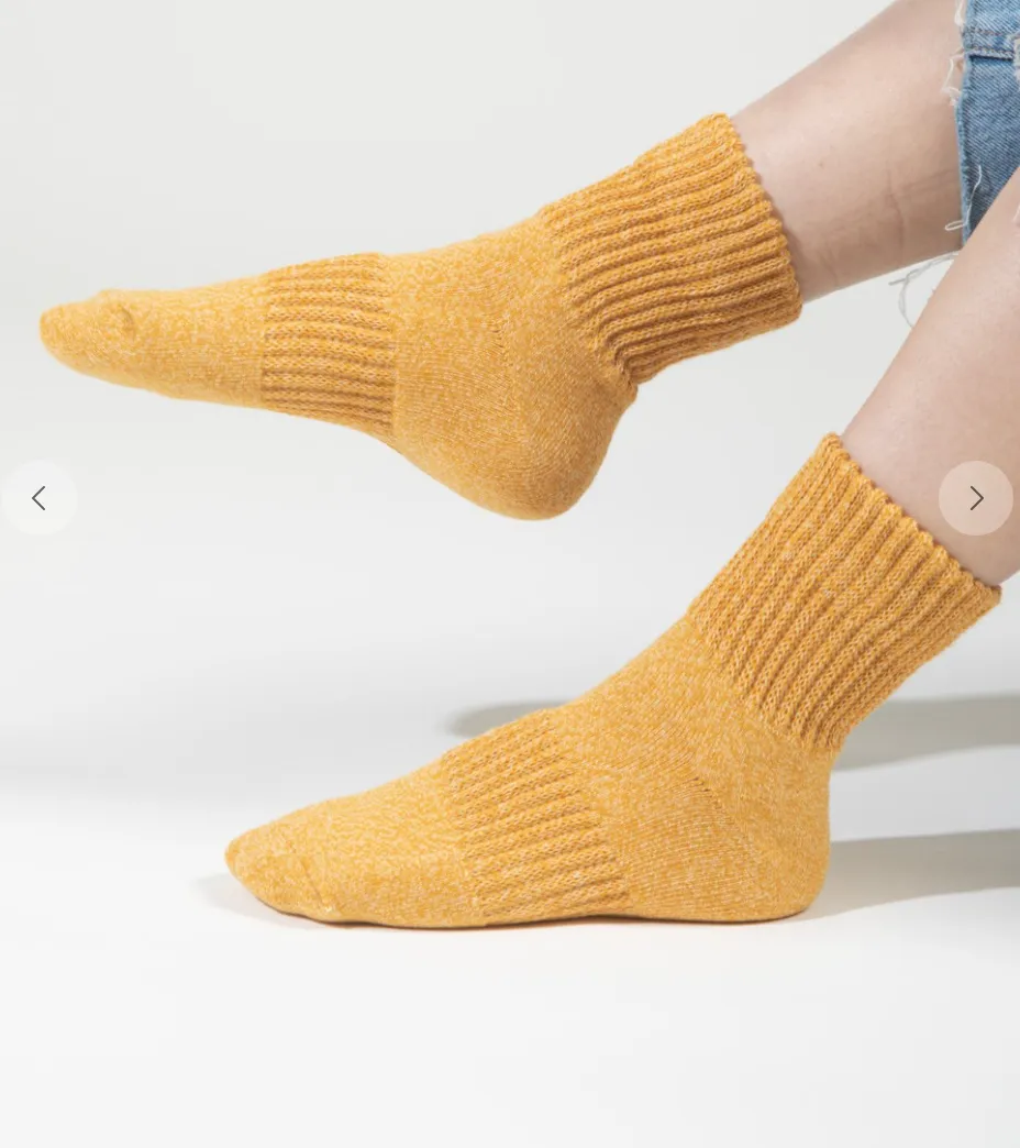 RIBBED SOLID QUARTER SPORTY SOCKS