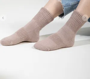 RIBBED SOLID QUARTER SPORTY SOCKS