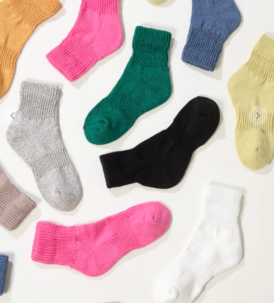 RIBBED SOLID QUARTER SPORTY SOCKS