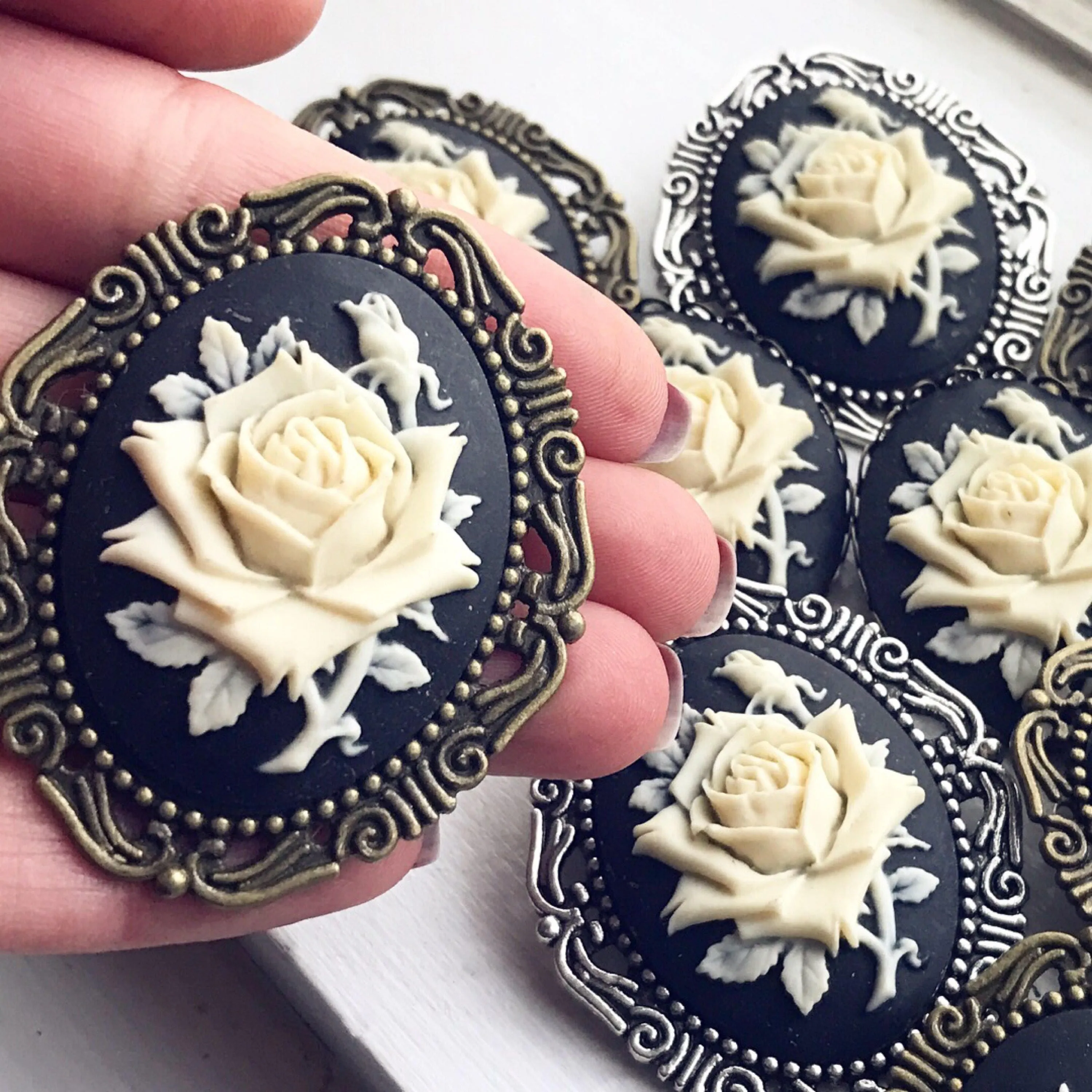 Rose Cameo Brooch in Bronze - Large Size