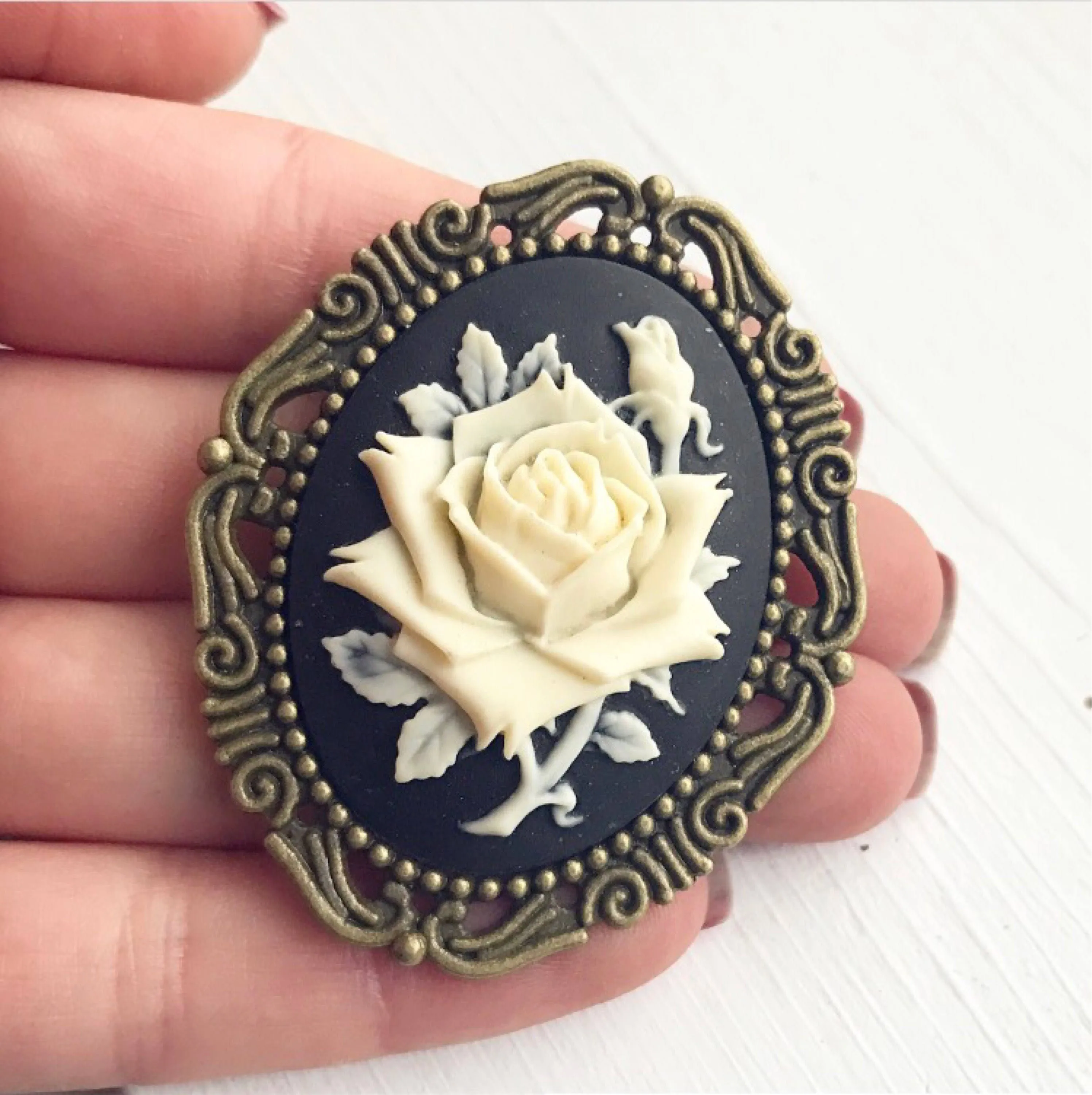 Rose Cameo Brooch in Bronze - Large Size