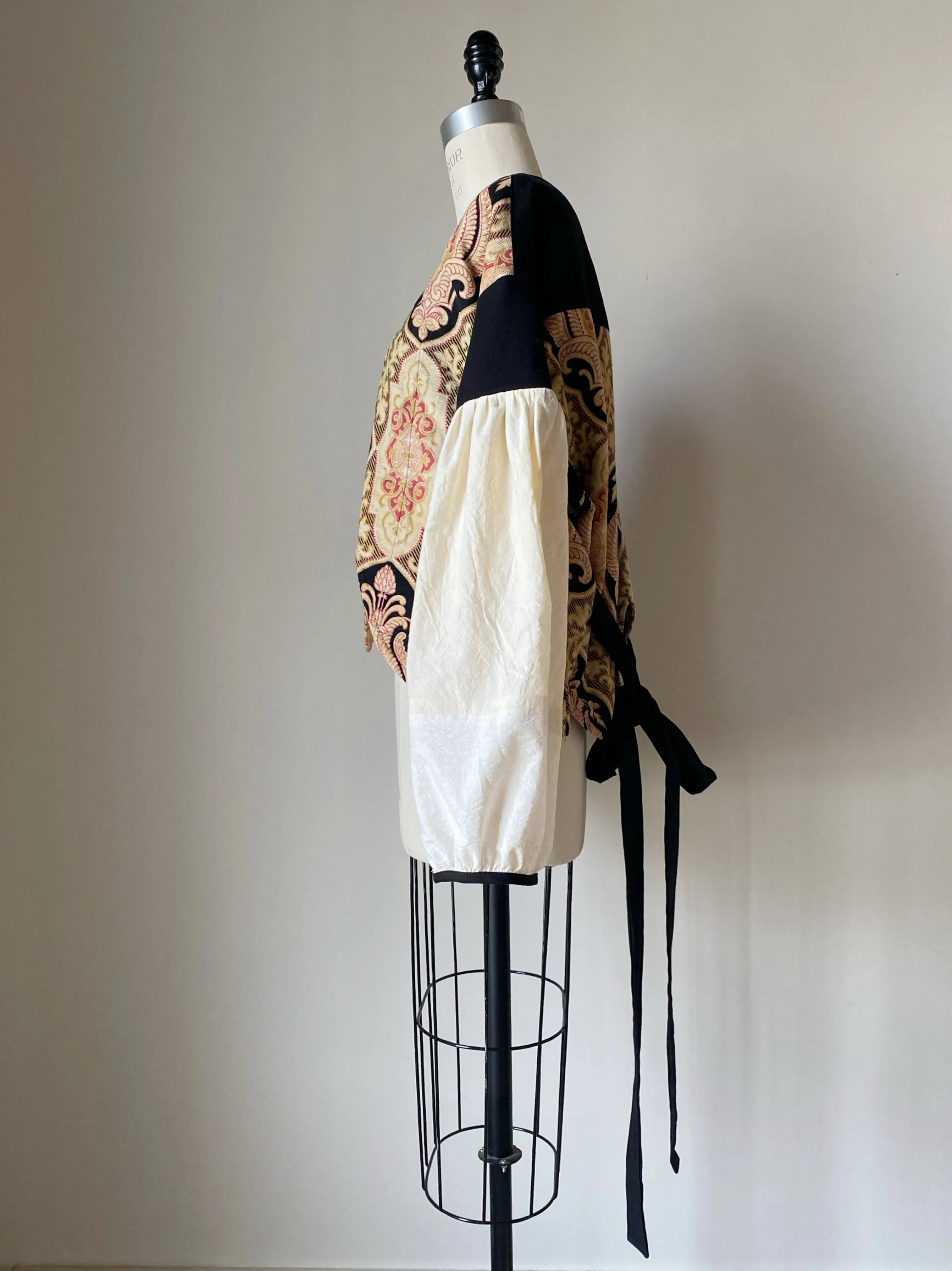 scallop edge top with ties
