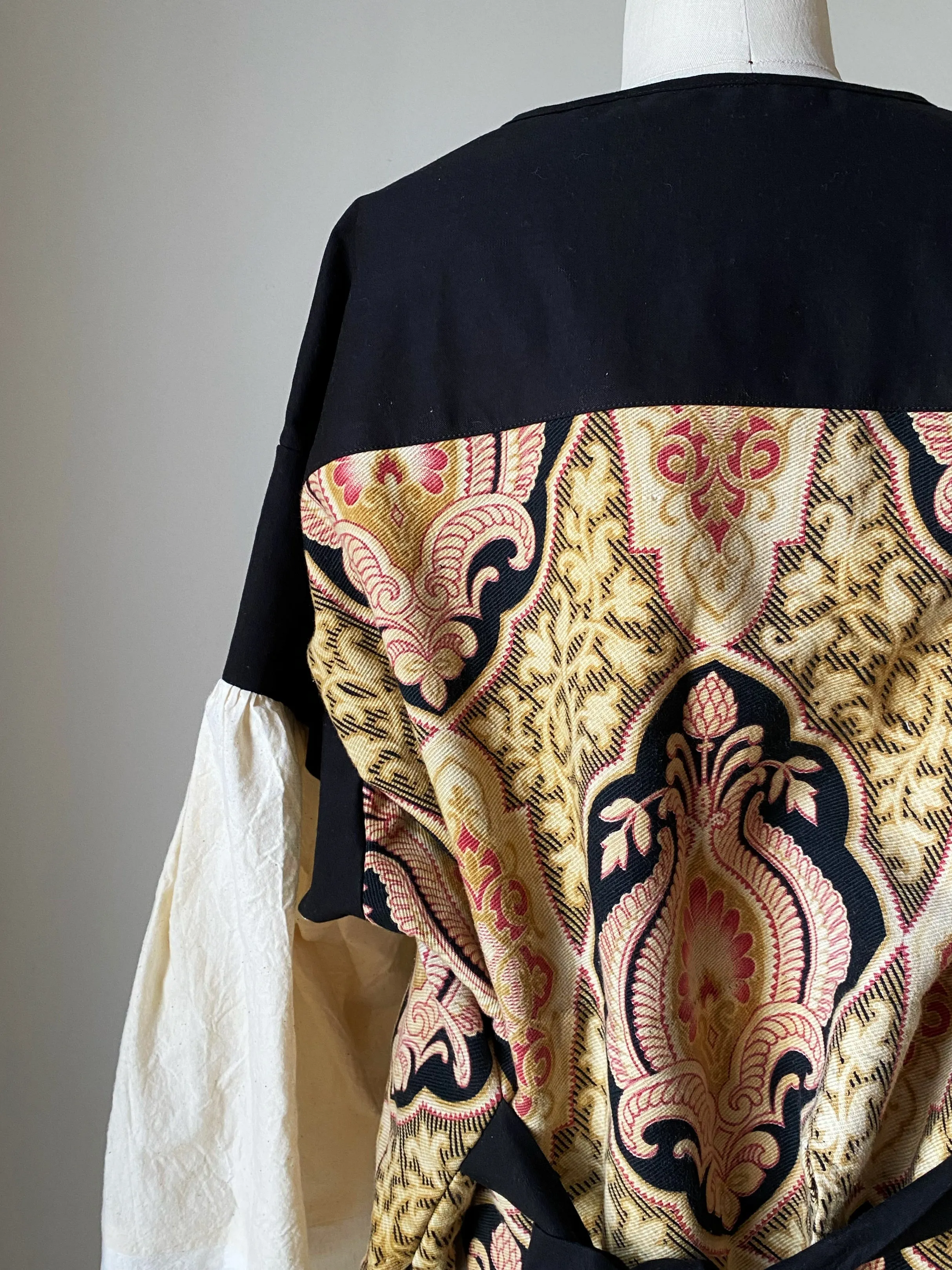 scallop edge top with ties