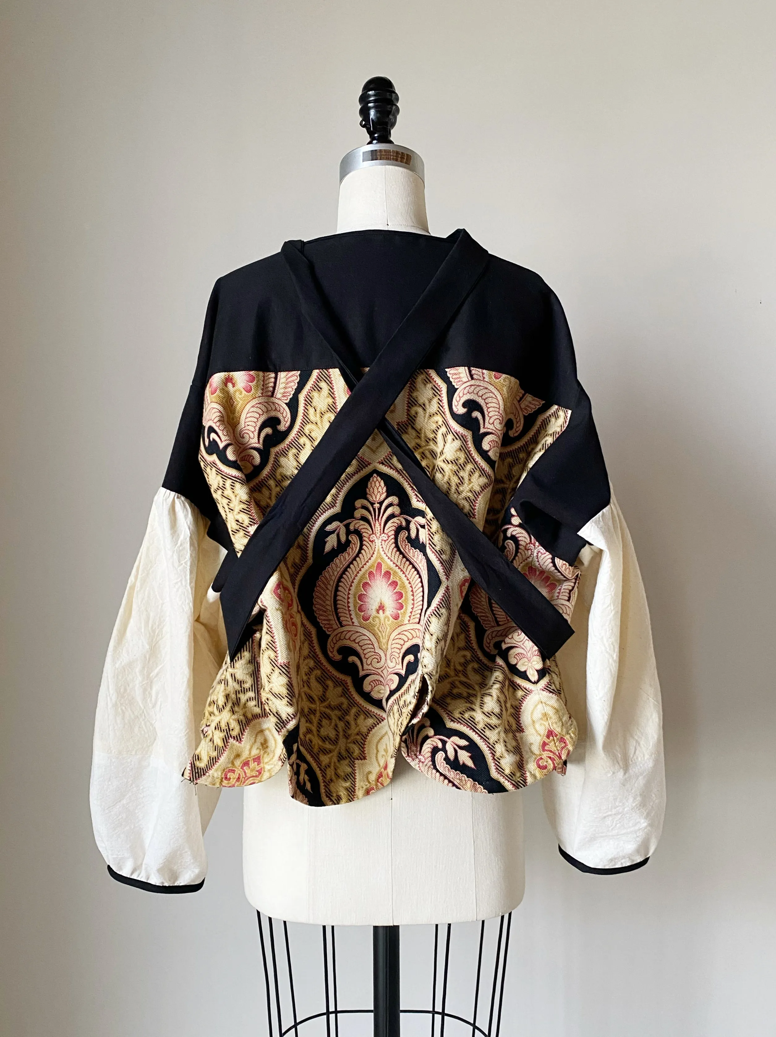 scallop edge top with ties