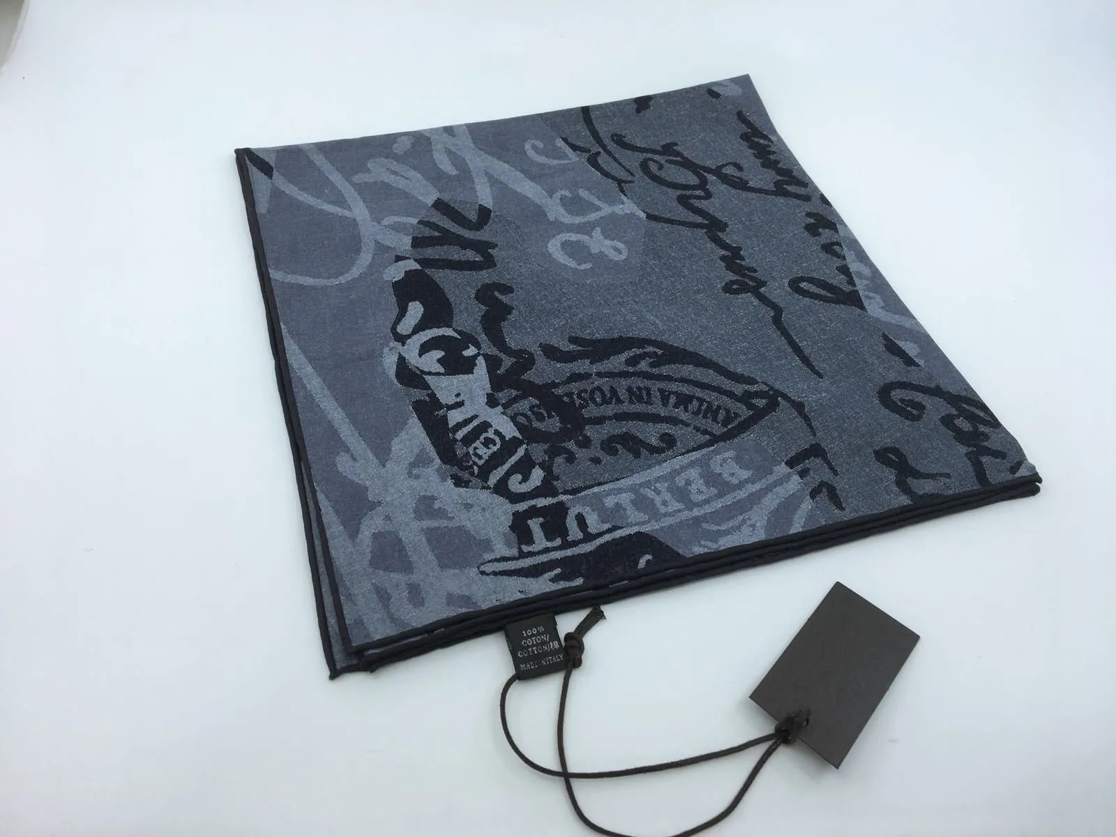 Scritto Hankerchief