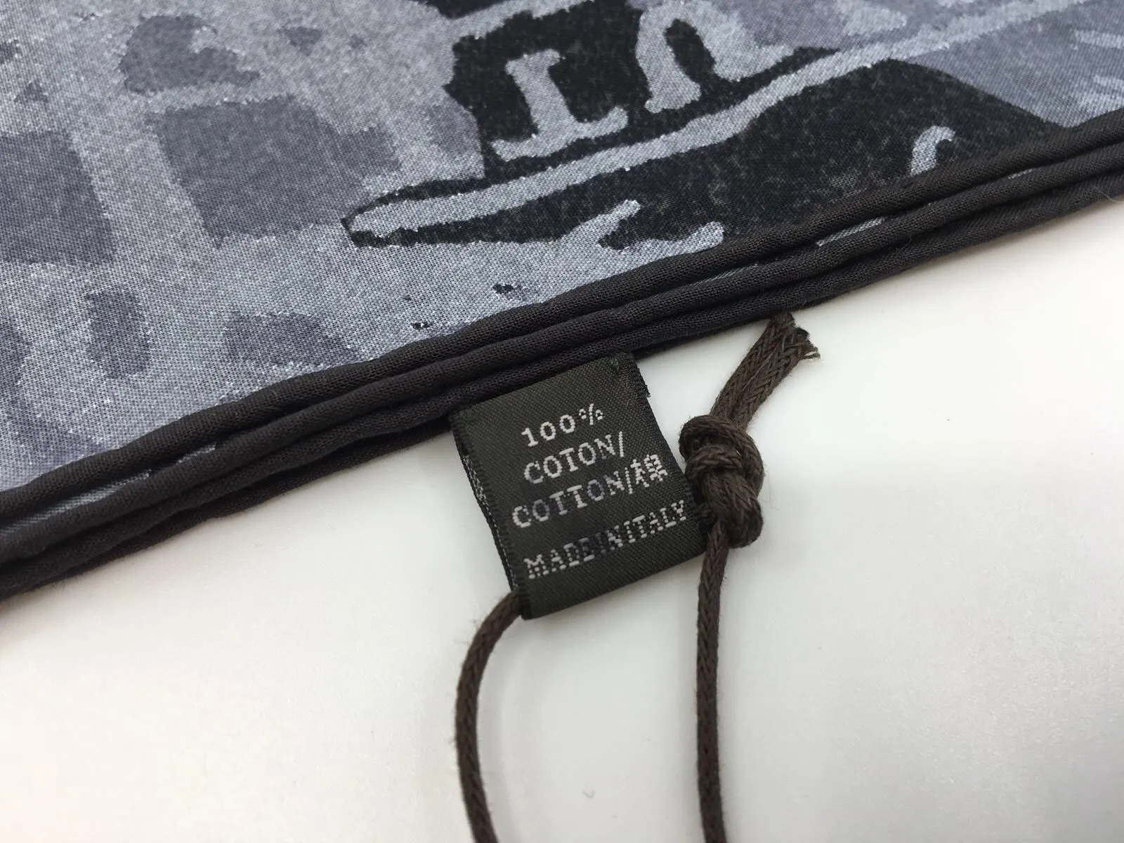 Scritto Hankerchief