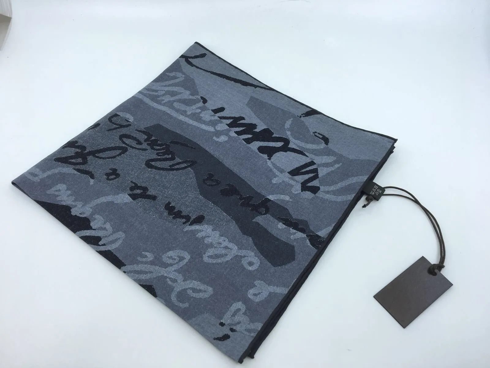 Scritto Hankerchief