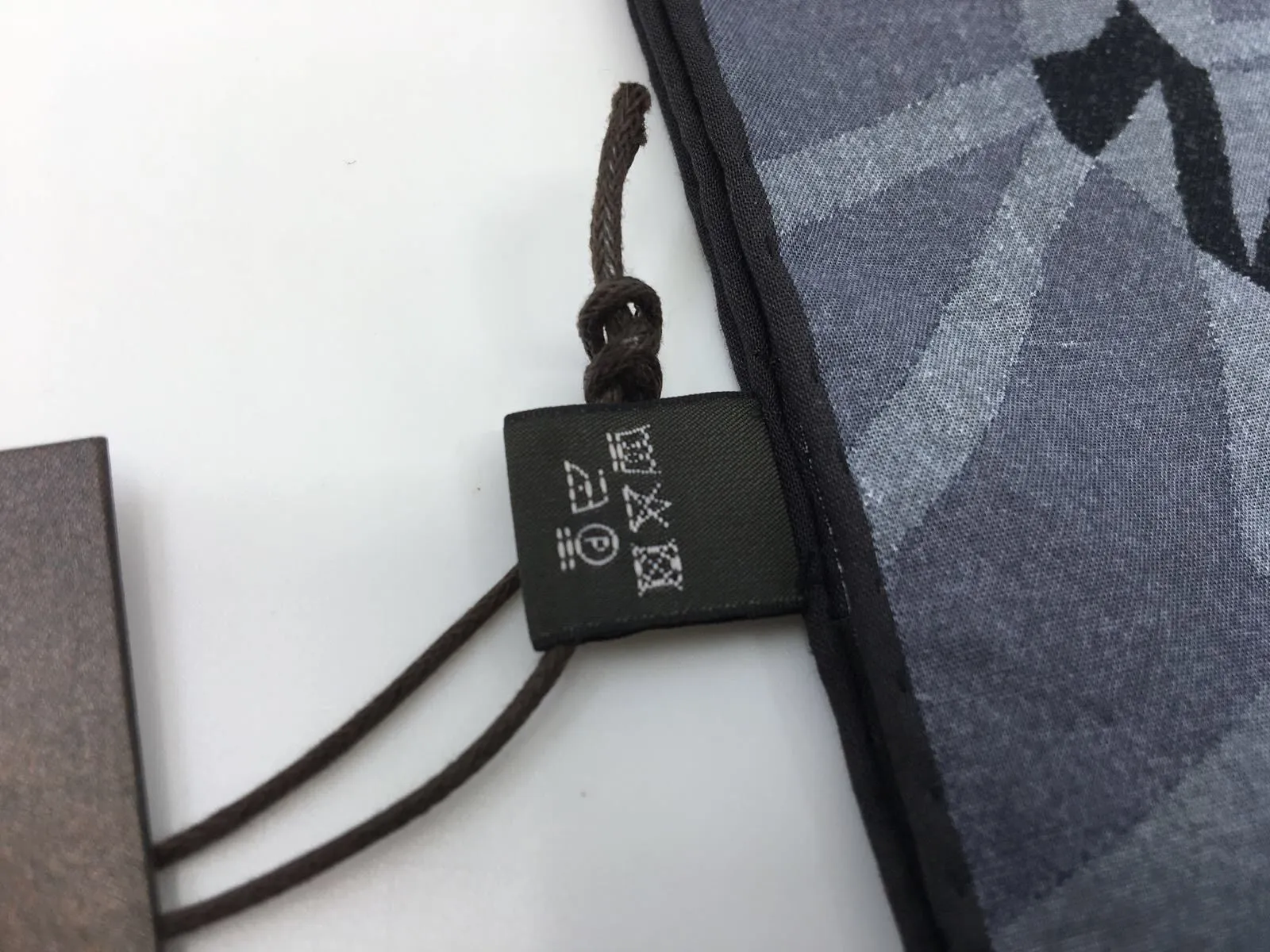 Scritto Hankerchief
