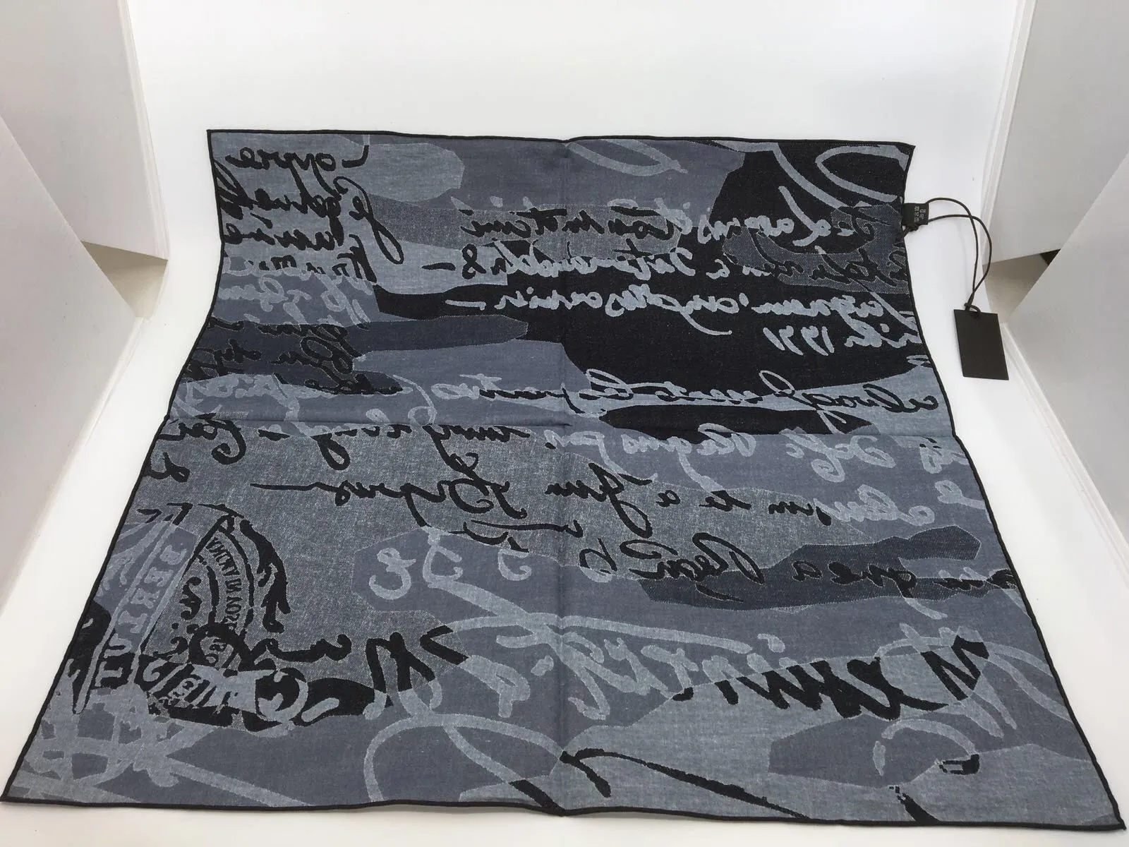 Scritto Hankerchief