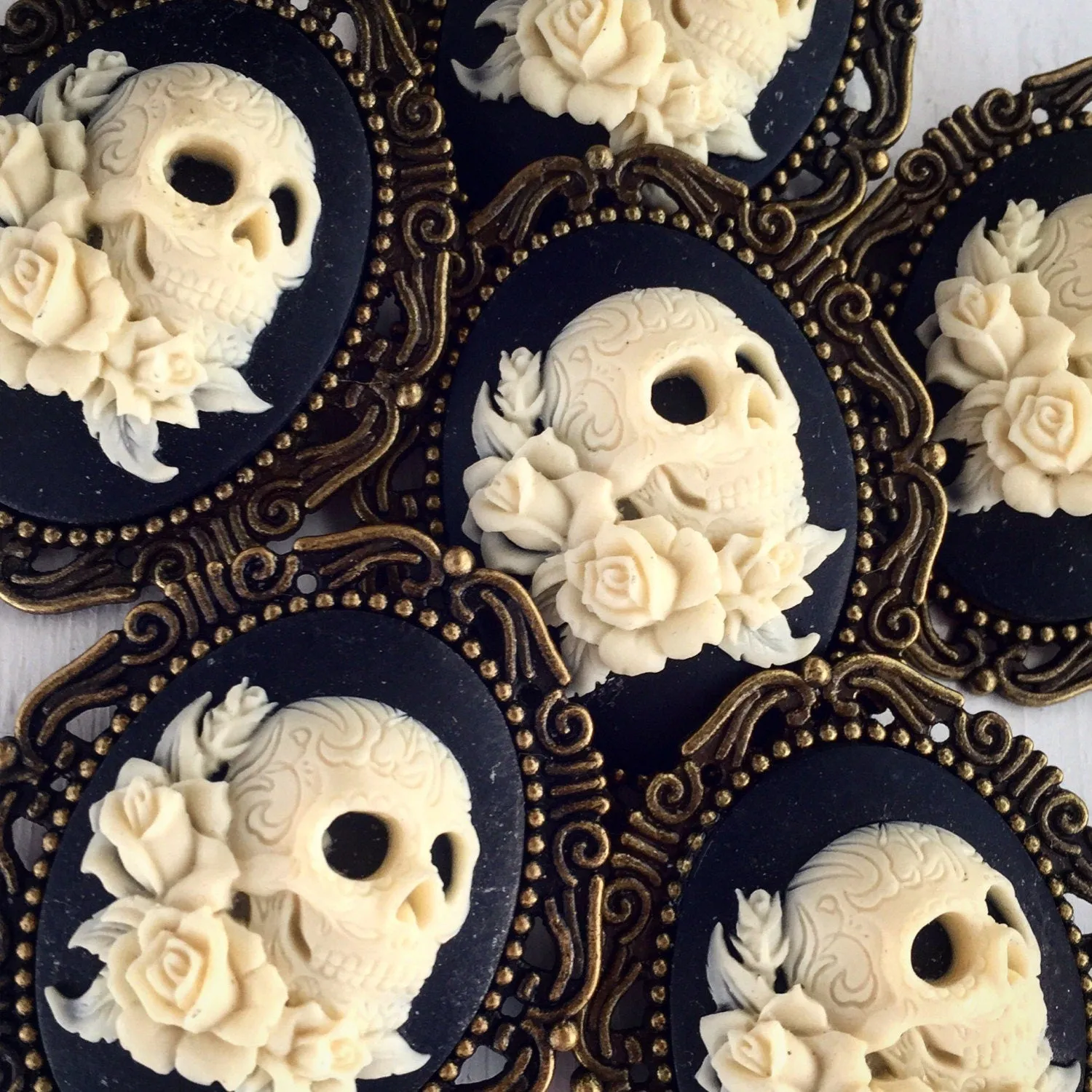 Skull and Roses Cameo Brooch - Bronze / Large Size
