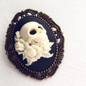 Skull and Roses Cameo Brooch - Bronze / Large Size