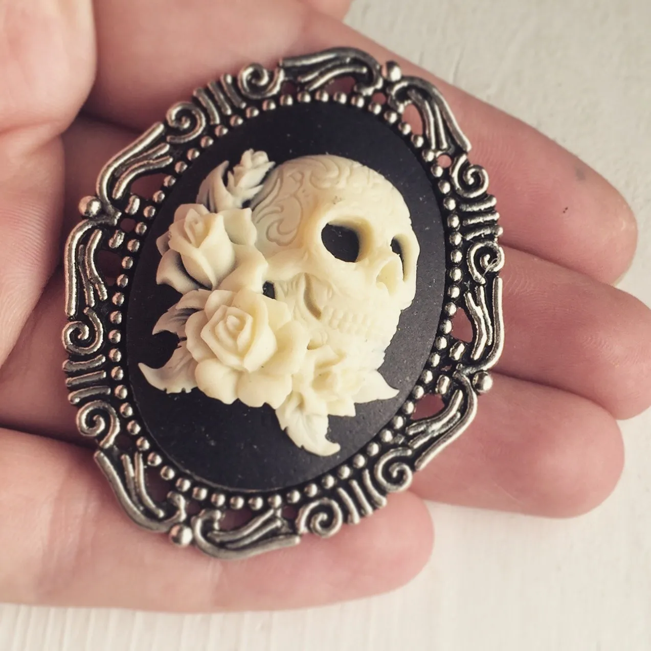 Skull and Roses Cameo Brooch - Bronze / Large Size
