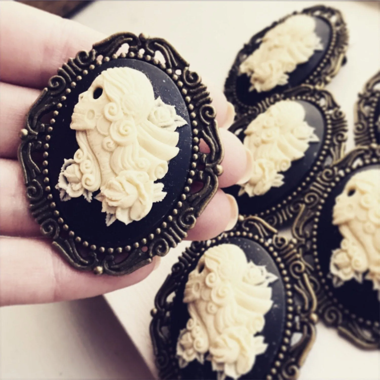 Skull Cameo Brooch - Bronze / Large Size