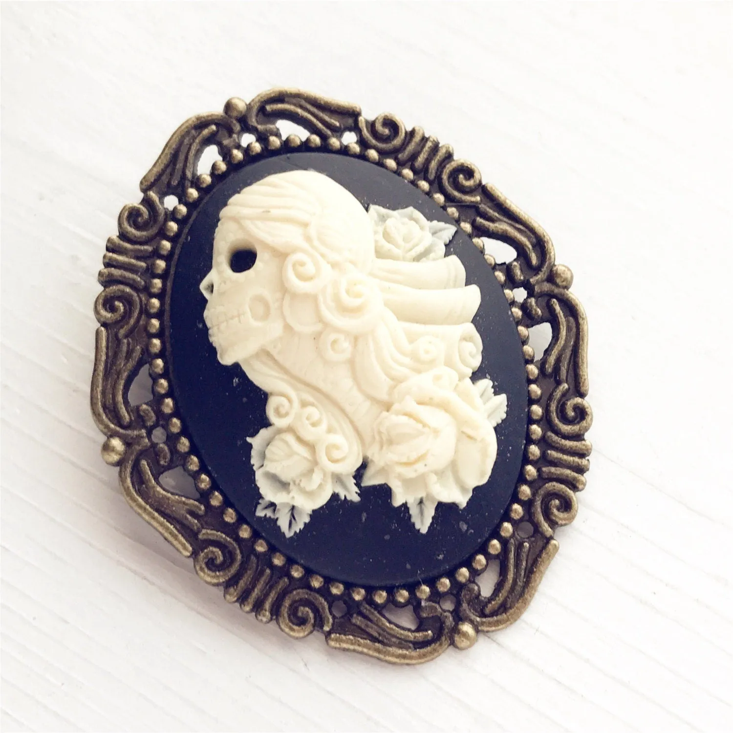 Skull Cameo Brooch - Bronze / Large Size