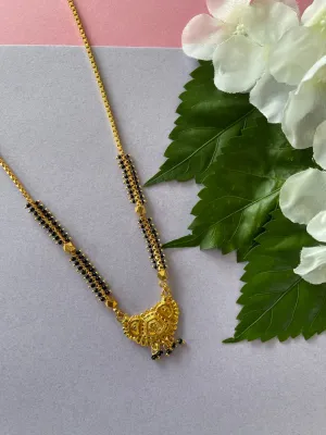 Traditional Marathi Short Mangalsutra Designs Gold Pendant Simple Black Beads Gold Chain